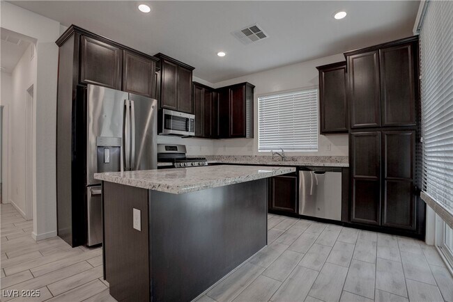 Building Photo - 5730 Sky Pointe Dr