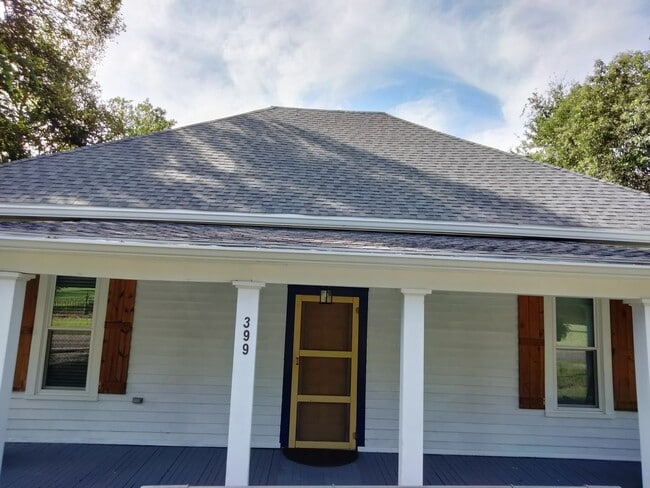 Building Photo - Totally Remodeled 2 Bedroom 1 Bath House-F...