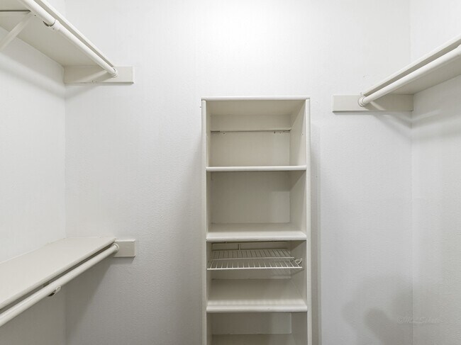 Building Photo - 2568 Bering Dr