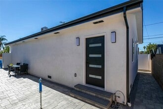 Building Photo - 11325 Collett Ave