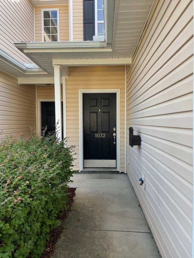 Building Photo - BRAND NEW FLOORING & FRESH PAINT - 3 Bedroom/2.5 Bath Townhome with garage in Wild Wing!