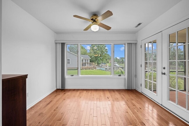 Building Photo - Private Dock Waterfront! Beautiful 3BR/2BA Gem in Fairfield Harbour!