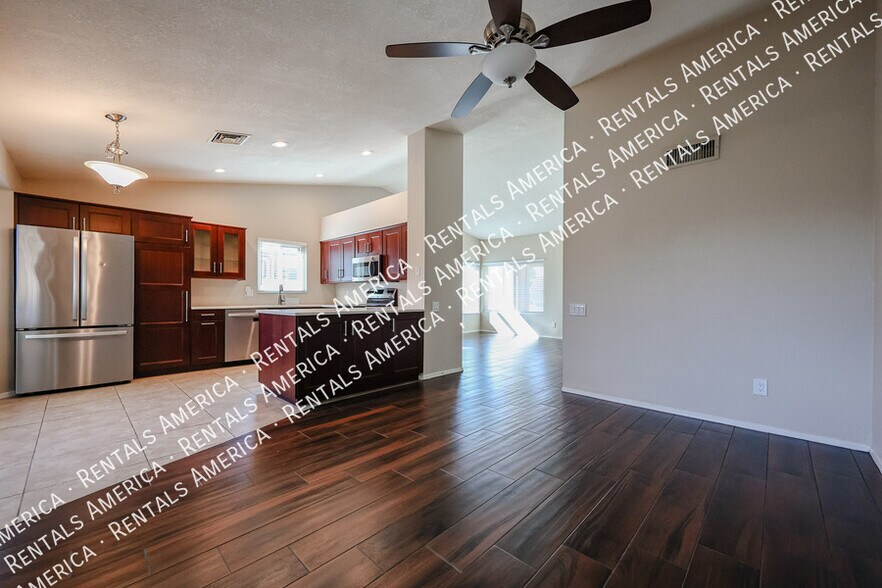 Building Photo - 4583 W Elgin St