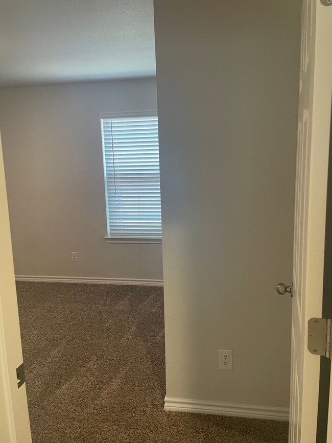 Building Photo - 2338 Sky Crest Dr