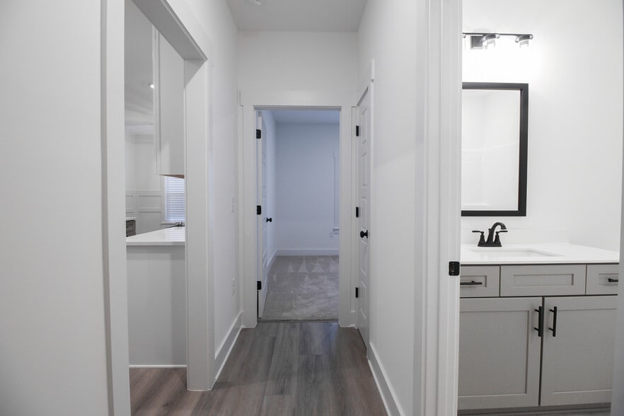 Building Photo - 2036 Warbler Dr