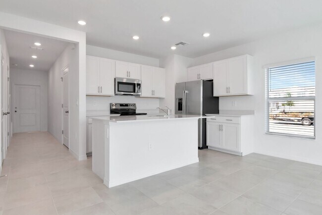 Building Photo - Brand-New 3BR/2.5BA Townhome in Lakewood Ranch — Internet, Trash, & Lawn Care Included