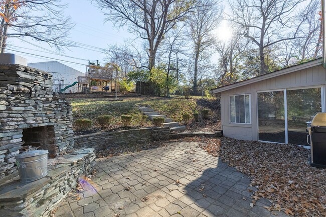 Building Photo - 2144 Lakeside Dr
