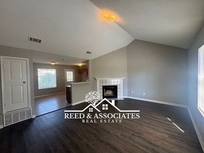 Building Photo - Raleigh Home Located in Quiet Neighborhood!