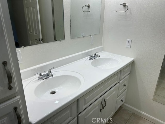 Building Photo - 6560 E Camino Vista