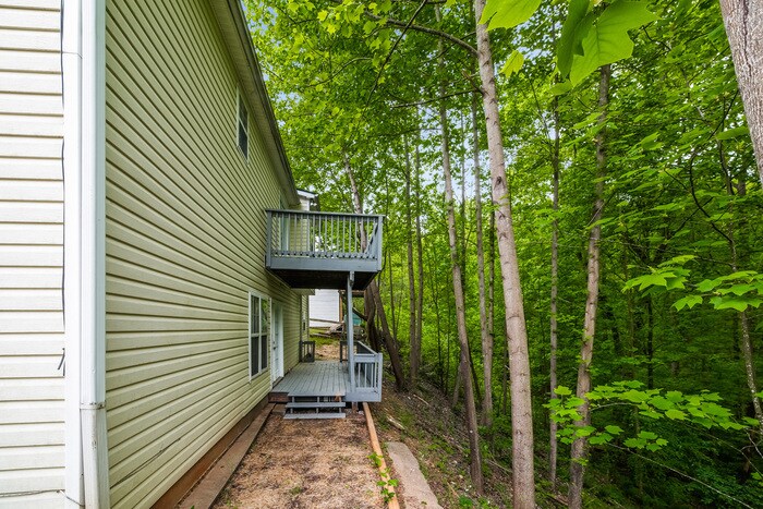 Building Photo - 329 Hillcrest Ln