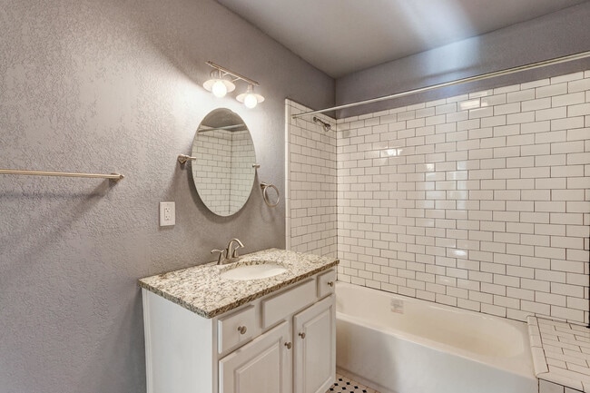 Building Photo - Remodeled Retreat w/ Covered Patio, Front ...