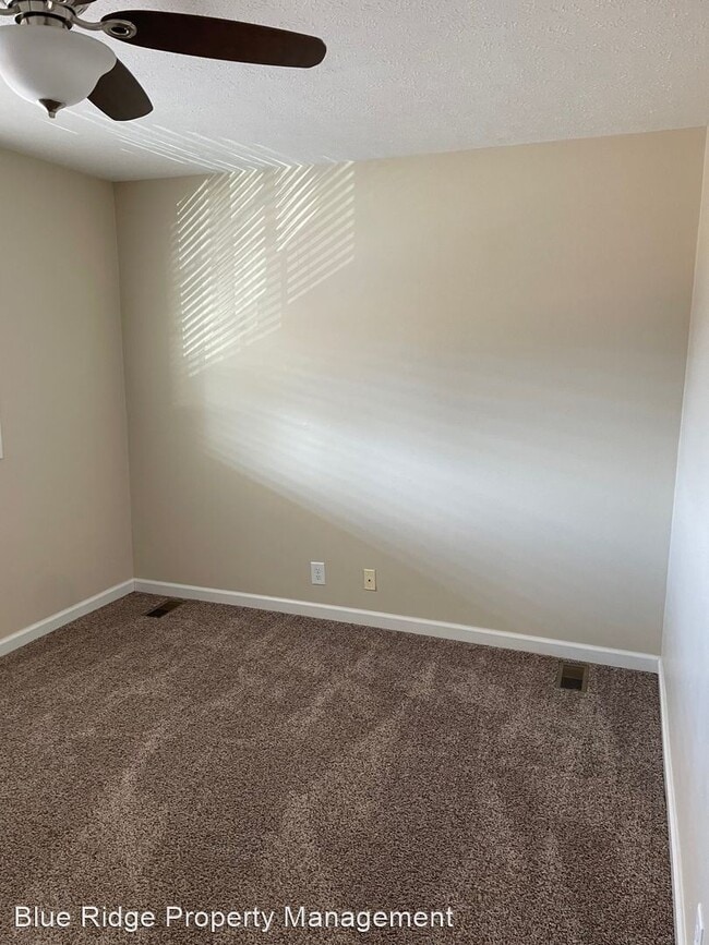 Building Photo - 2 br, 1.5 bath House - 730 Sir Echo Drive ...