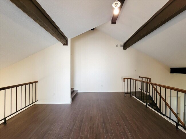 Building Photo - "Charming 3-Bed, 2-Bath Gem in Missouri City - Your Ideal Home Awaits!"