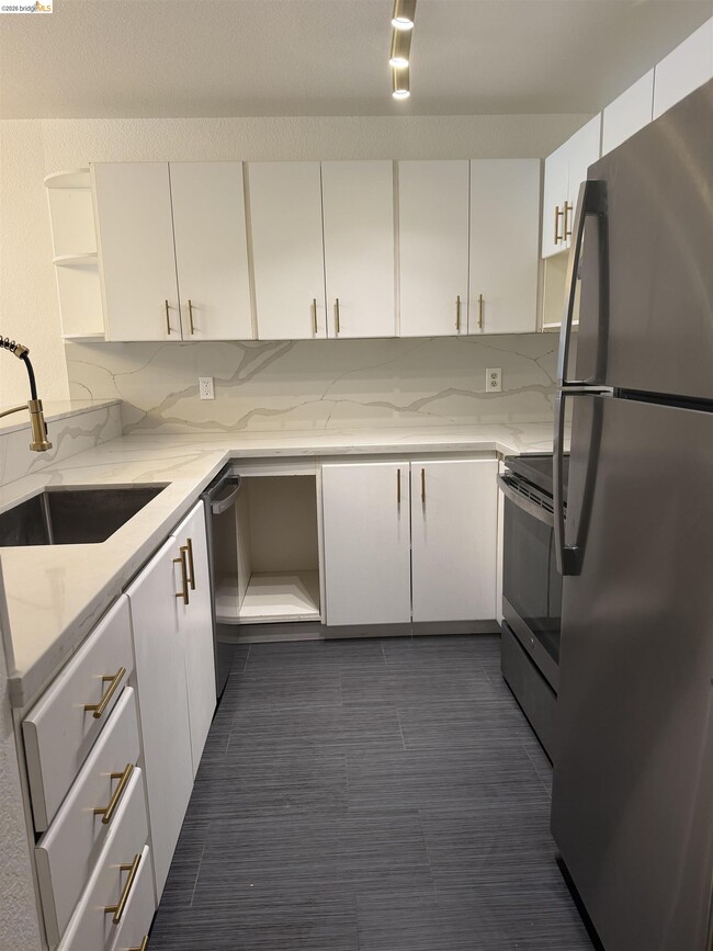 Building Photo - 535 Pierce St