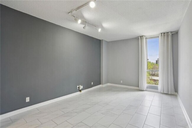 Building Photo - 3060 Pharr Ct N Northwest