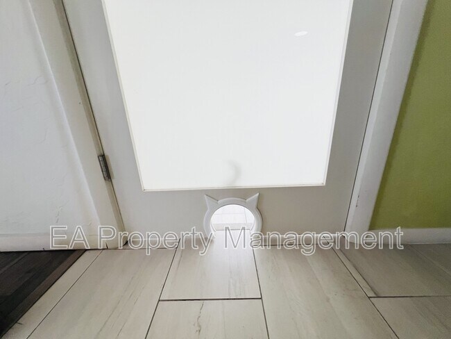 Building Photo - 1208 Alcazar St NE