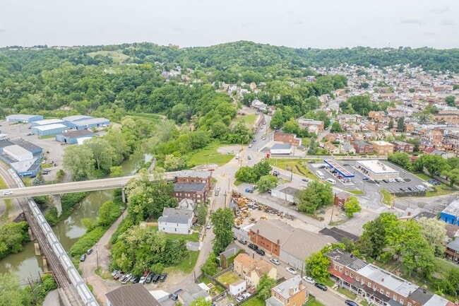 Building Photo - AVAILABLE JULY 1ST! Don't miss this RENOVATED 3-BEDROOM!!