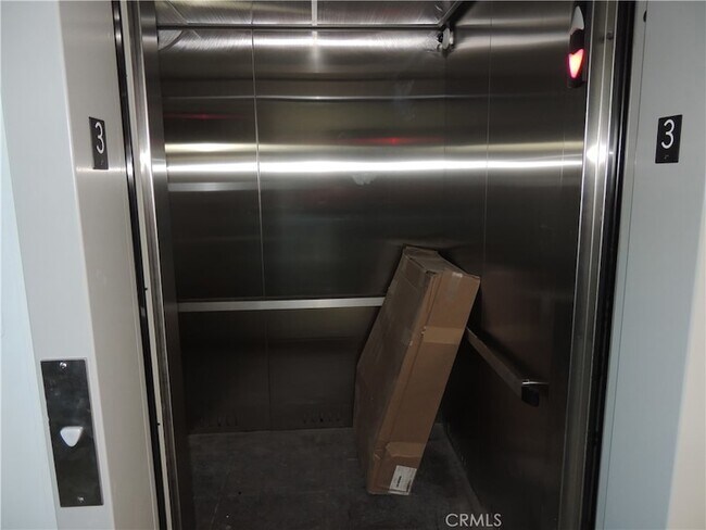 Building Photo - 22735 Del Valle St