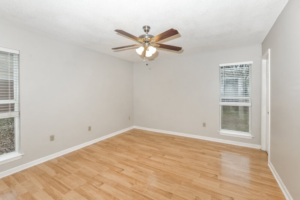 Building Photo - 5850 Waverly Dr