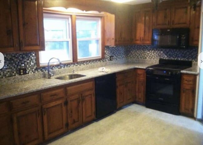 Building Photo - 11 Byard Ln