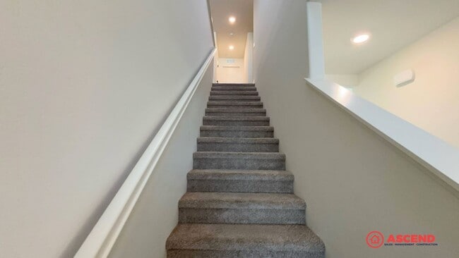 Building Photo - Lovely Home Near Frontier Highschool!