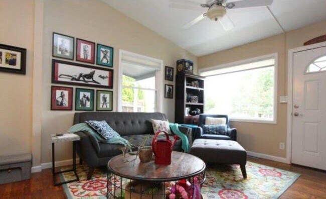 Building Photo - Updated 3 Bed Home with Vaulted Ceilings, Solar Panels & Large Corner Lot!