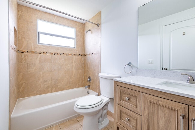 Building Photo - 121 SW 2nd Ave