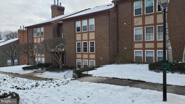 Building Photo - 2211 Woodbox Ln