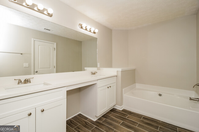 Building Photo - 7092 Littlebrook Way