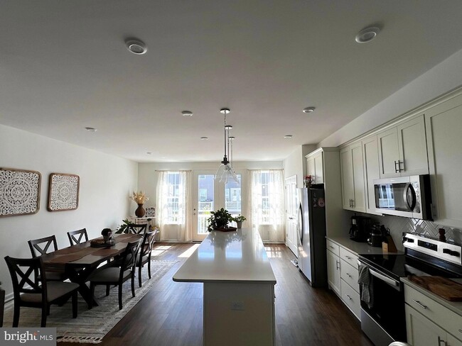 Building Photo - 623 Hemsworth Ln