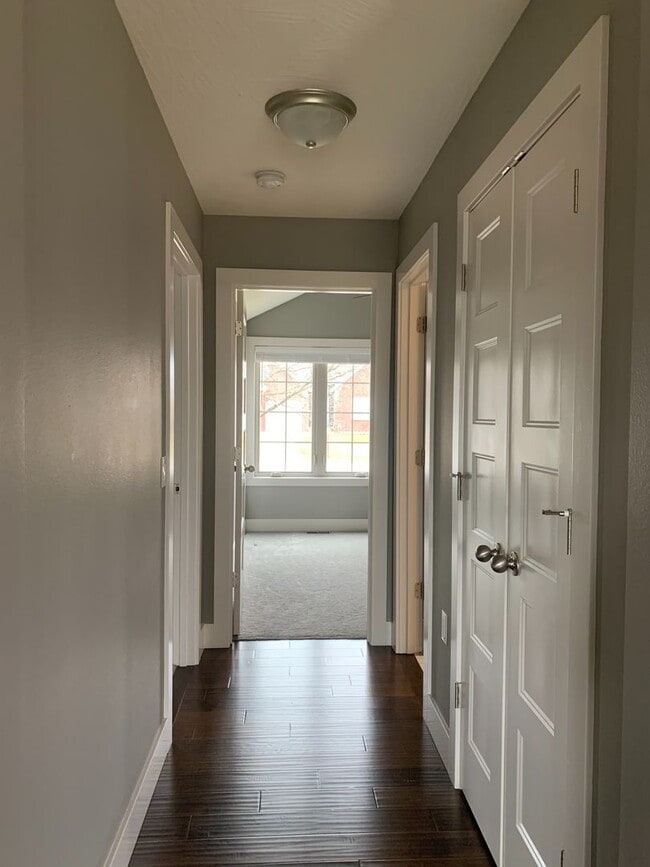 Building Photo - Beautiful Open Layout 3 Bedroom 2 Bath 3 Car Garage NIXA