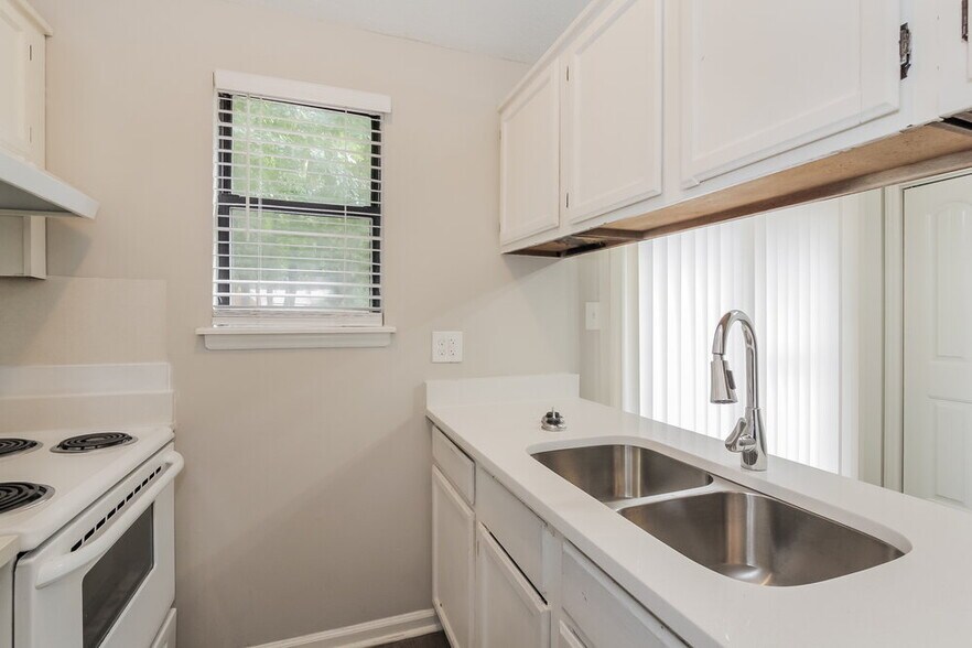 Building Photo - 5128 Glenview Ct