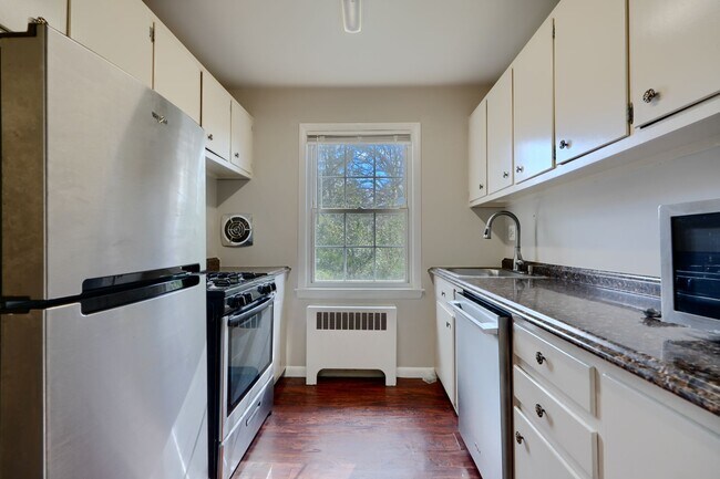 Building Photo - 1 Bed 1 Bath Home for Rent in Rockville, MD- INCLUDES GAS/HEAT AND WATER
