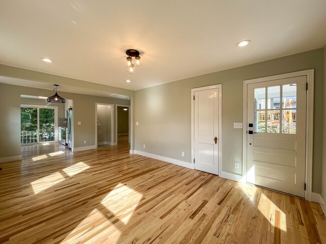 Building Photo - Beautifully Remodeled Two-Bedroom in Malve...