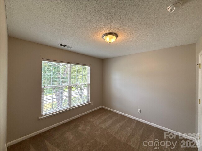 Building Photo - 1032 Meadowbrook Ln SW