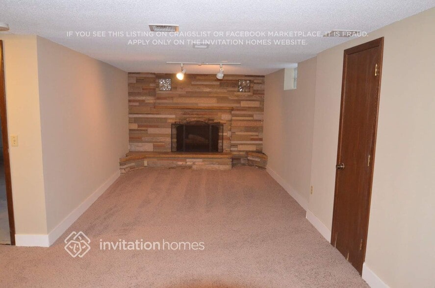Building Photo - 1708 Lydia Ave W