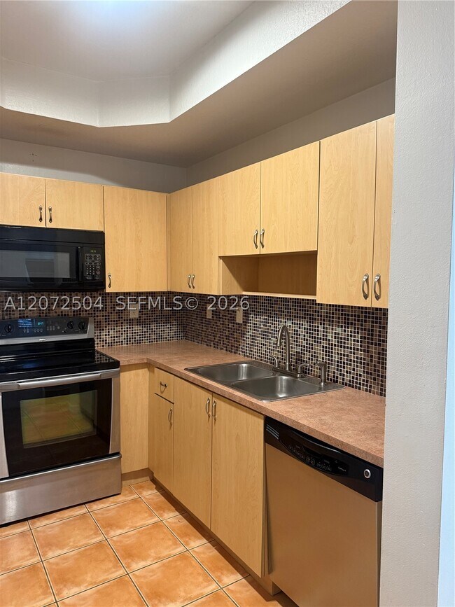 Building Photo - 700 SW 106th Ave