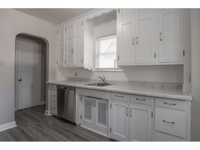 Building Photo - 3507 N Logan Ave