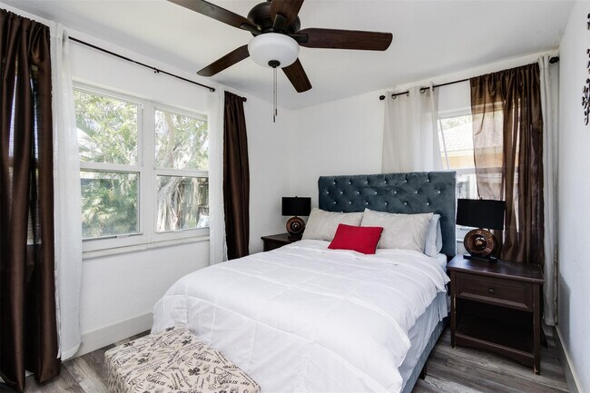 Building Photo - 508 NW 8th Ave