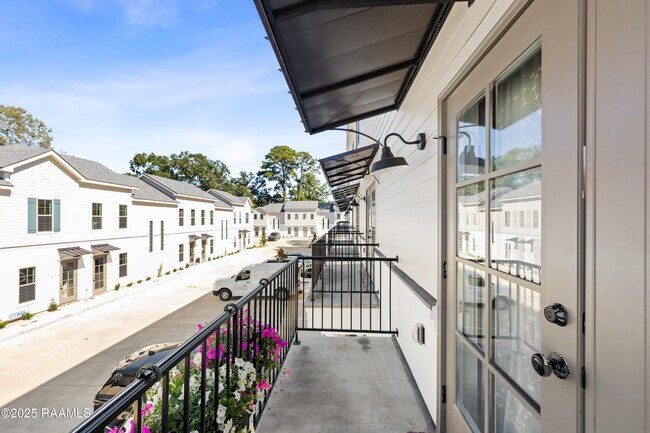 Building Photo - 204 Steiner Oaks