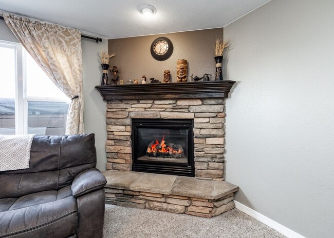 Building Photo - Fabulous 6 bedroom + office D20 Home with ...