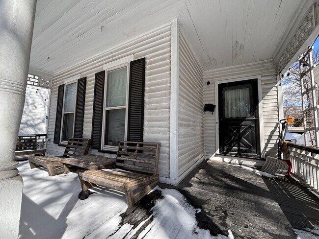 Building Photo - Single Family Home In The Park Ave Neighborhood!