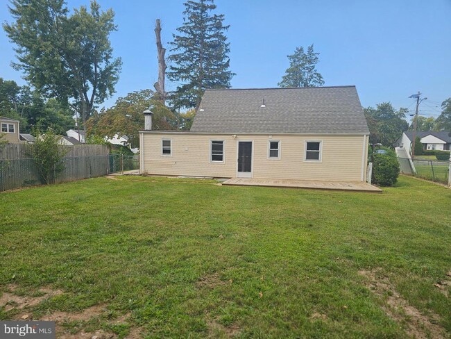 Building Photo - 6 Dixfield Ave