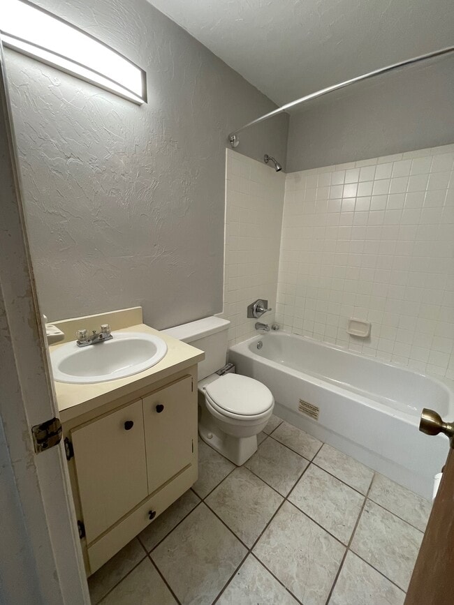 Building Photo - 2210 SW 70th Terrace