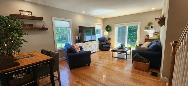 Building Photo - 25 Angel Pt Cir