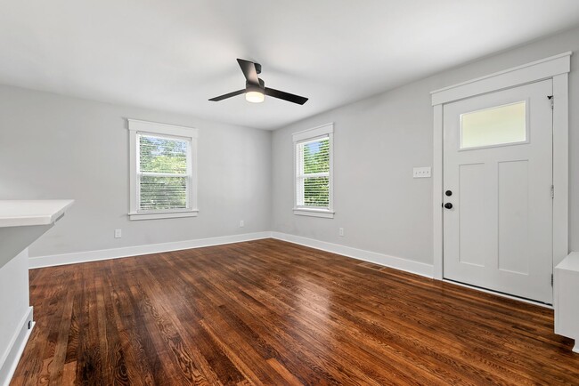 Building Photo - 2 Bedroom Ranch Style Home close to Downtown Raleigh