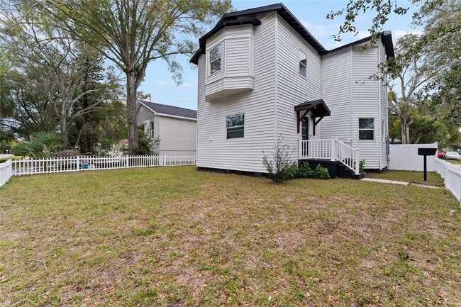 Building Photo - 680 25th Ave S