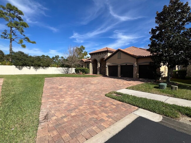 Building Photo - 4/3 Haven in Oviedo w/ Private Pool!!