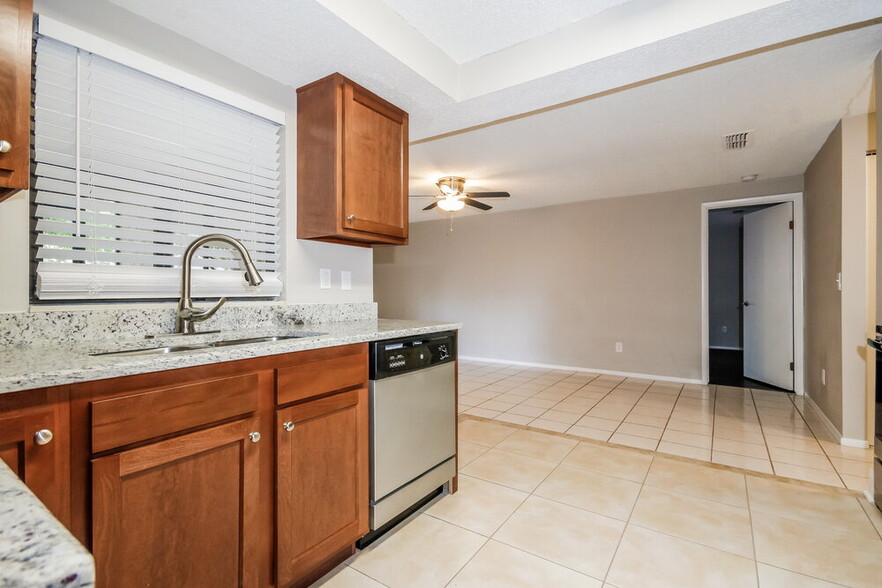 Building Photo - 602 Cedar Grove Dr