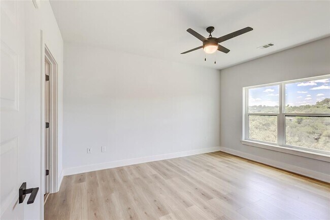 Building Photo - 2500 Longview St